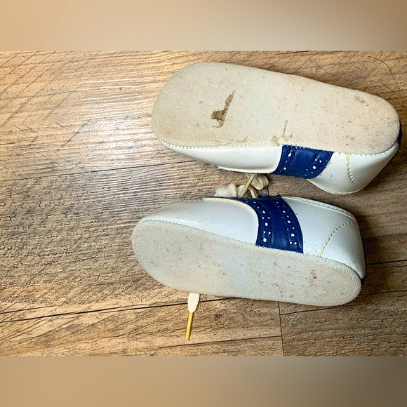 Vintage Baby Saddle Shoes | Size 3 White & Navy Blue - Picture 2 of 2